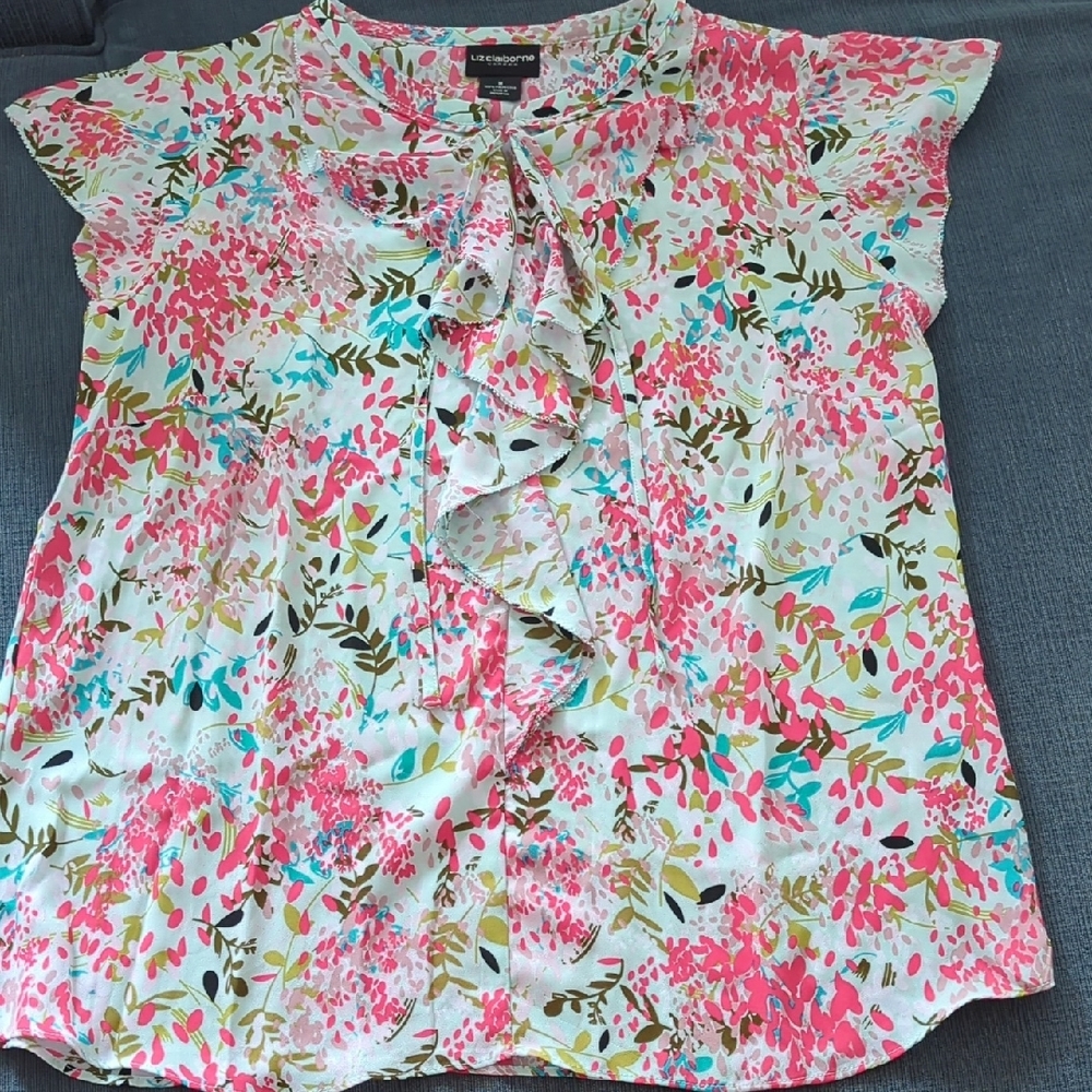 🌸🌷NWOT Floral Pink ruffle Blouse by LIZ Claiborne